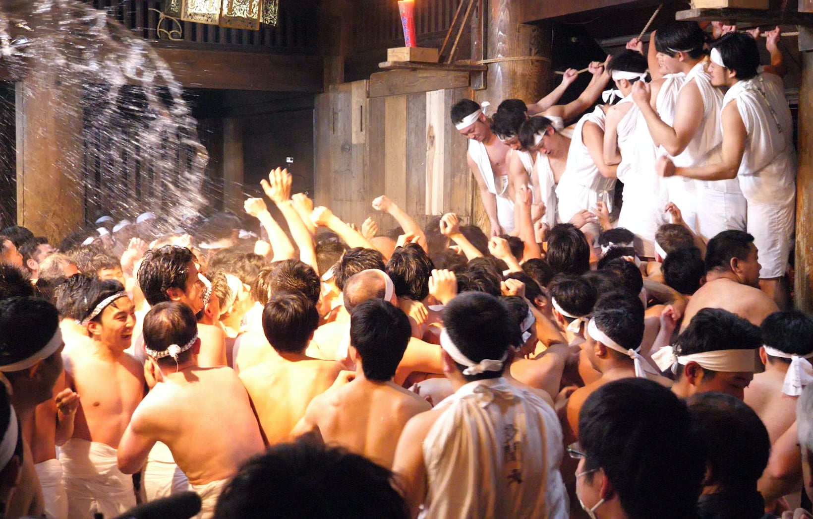 「浦佐毘沙門堂裸押合大祭」